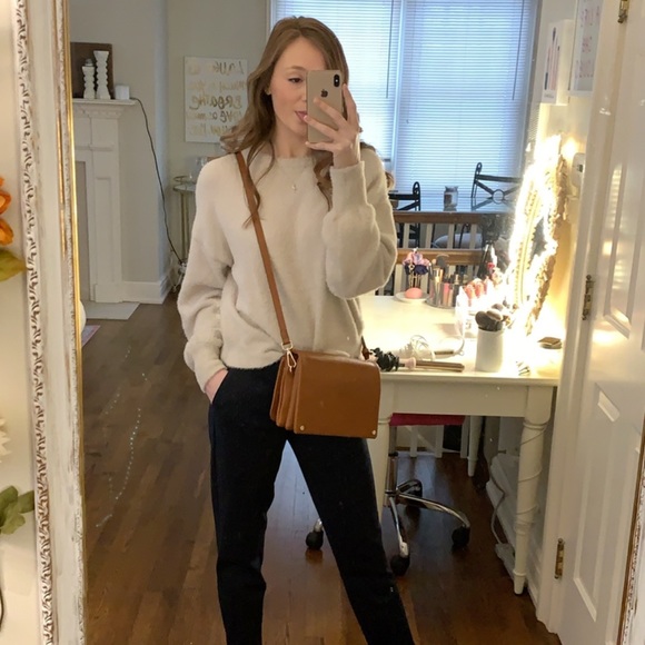 Meet your Posher, Alexis - Picture 4 of 6